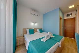 Апарт-отели Hotel Obala Добра-Вода Двухместный номер с 2 отдельными кроватями и видом на море-3
